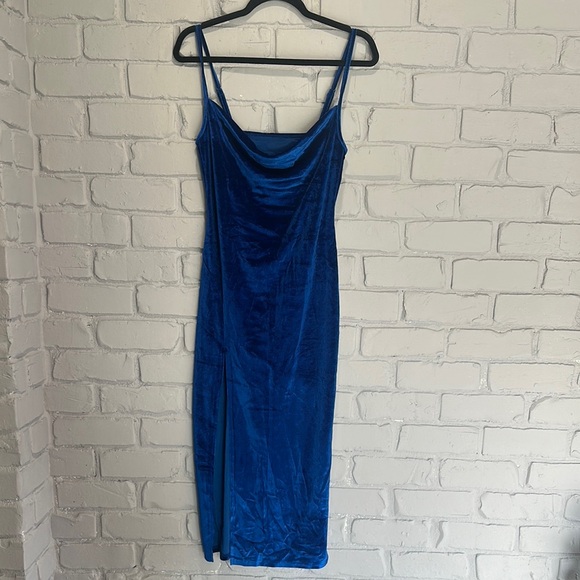 Dresses & Skirts - NEW Elegant Blue Velvet Dress size L